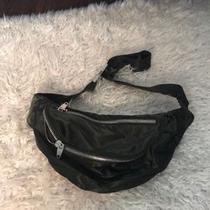 OLIVE GREEN URBAN OUTFITTERS FANNY PACK